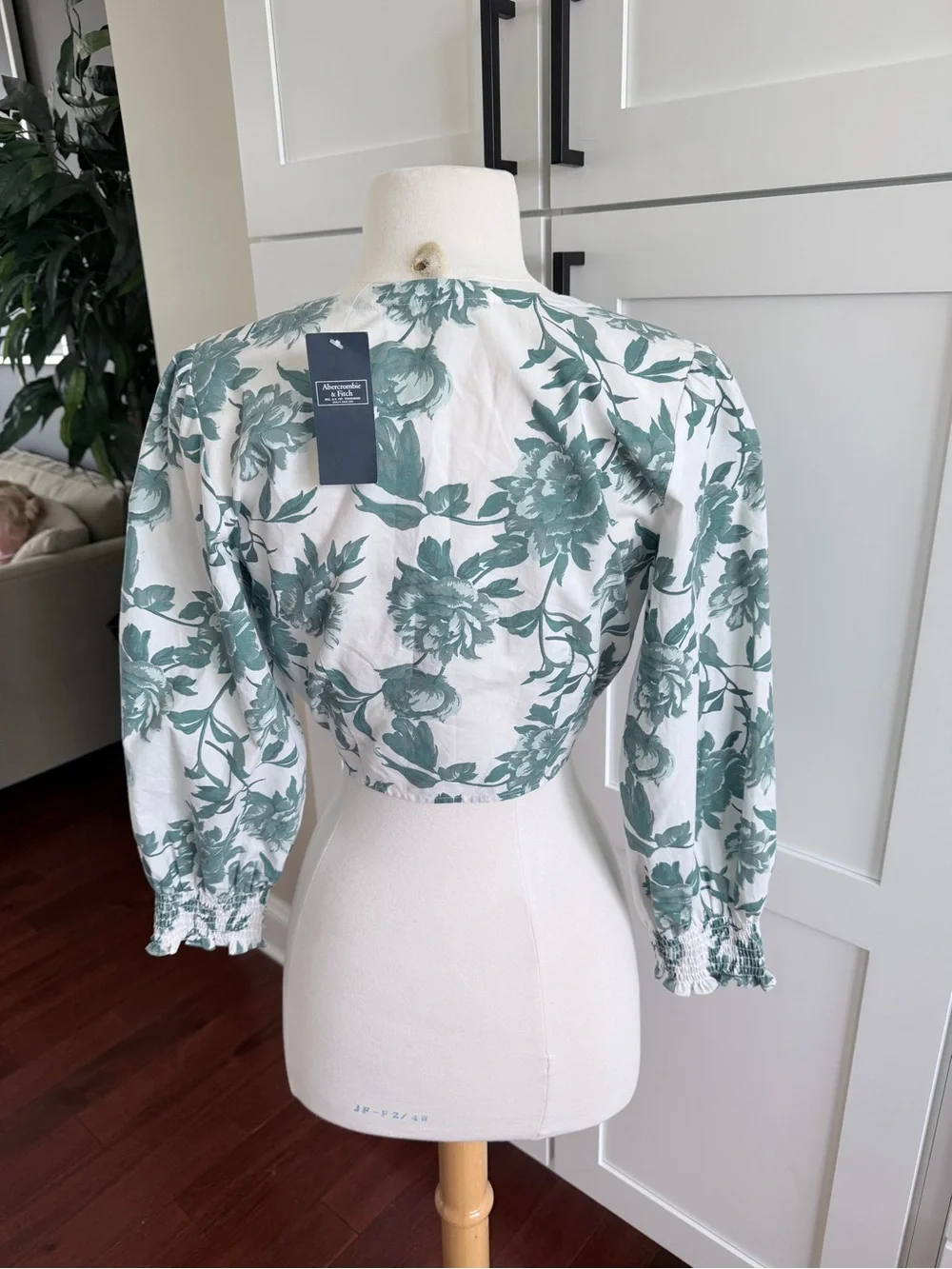 Abercrombie & Fitch Green Floral Tie-Front Crop Top Hook and Eye boho XS NEW